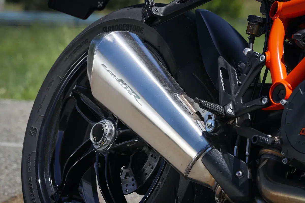 Ducati Streetfighter V4S vs. KTM SuperDuke 1290R. Scontro di titani (9)