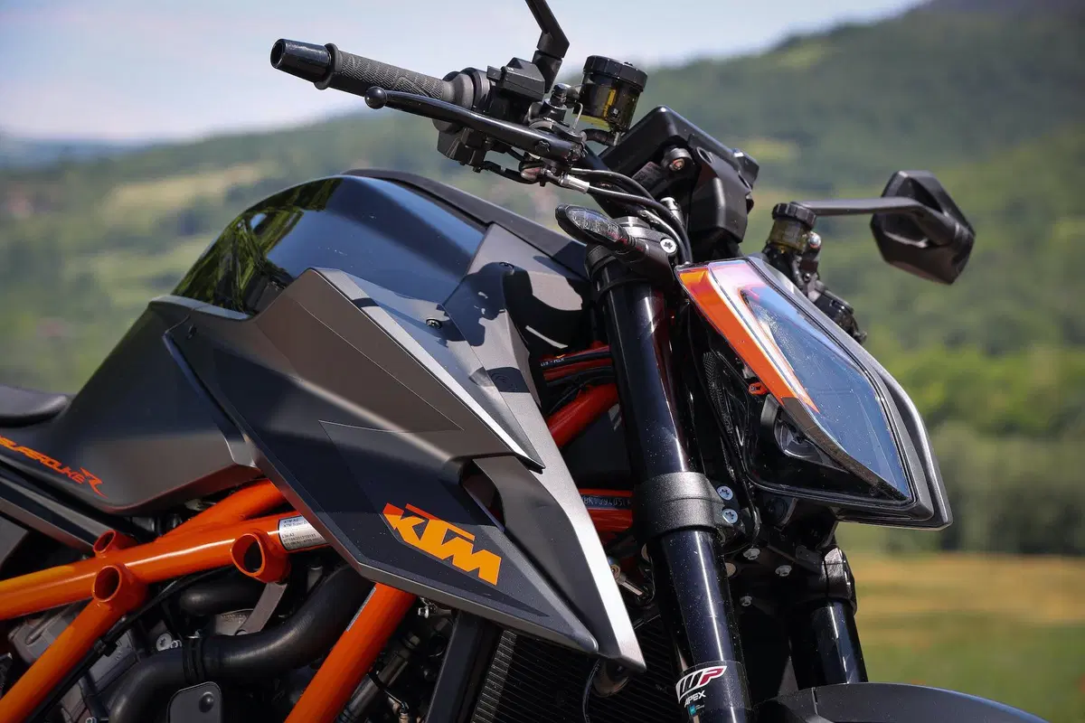 Ducati Streetfighter V4S vs. KTM SuperDuke 1290R. Scontro di titani (2)