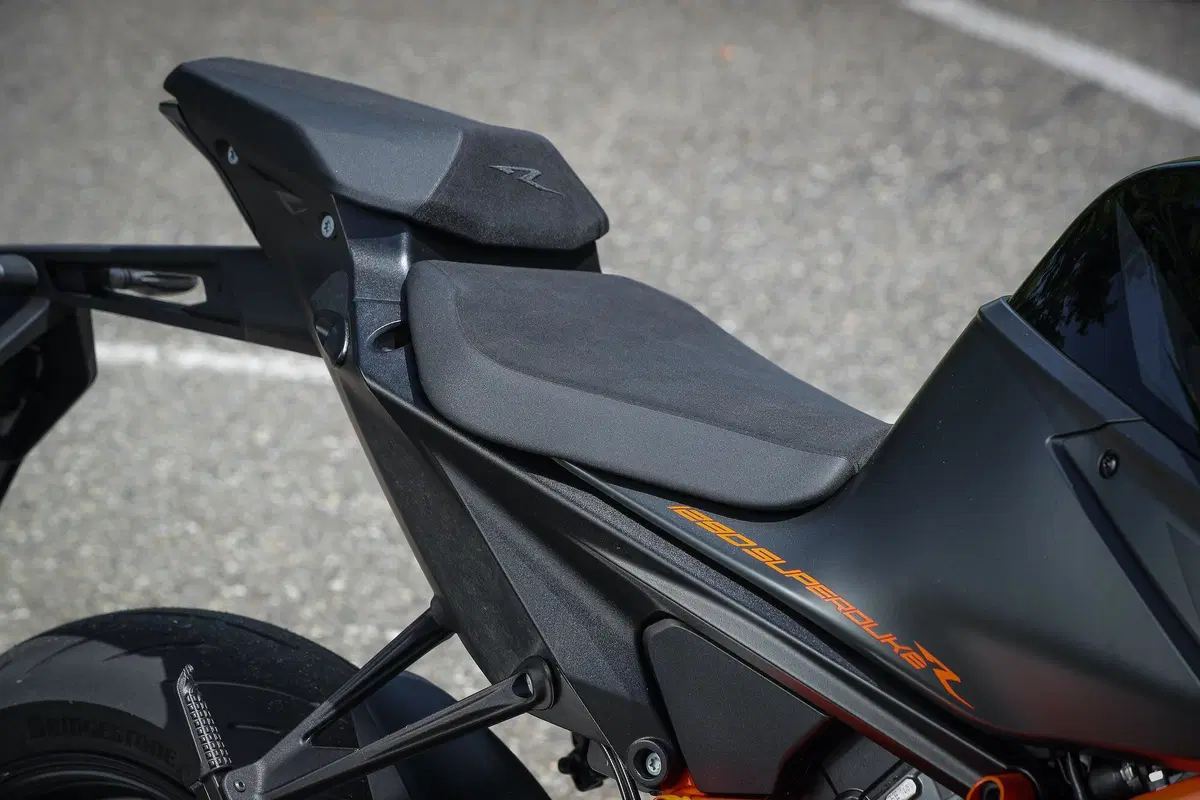 Ducati Streetfighter V4S vs. KTM SuperDuke 1290R. Scontro di titani (10)