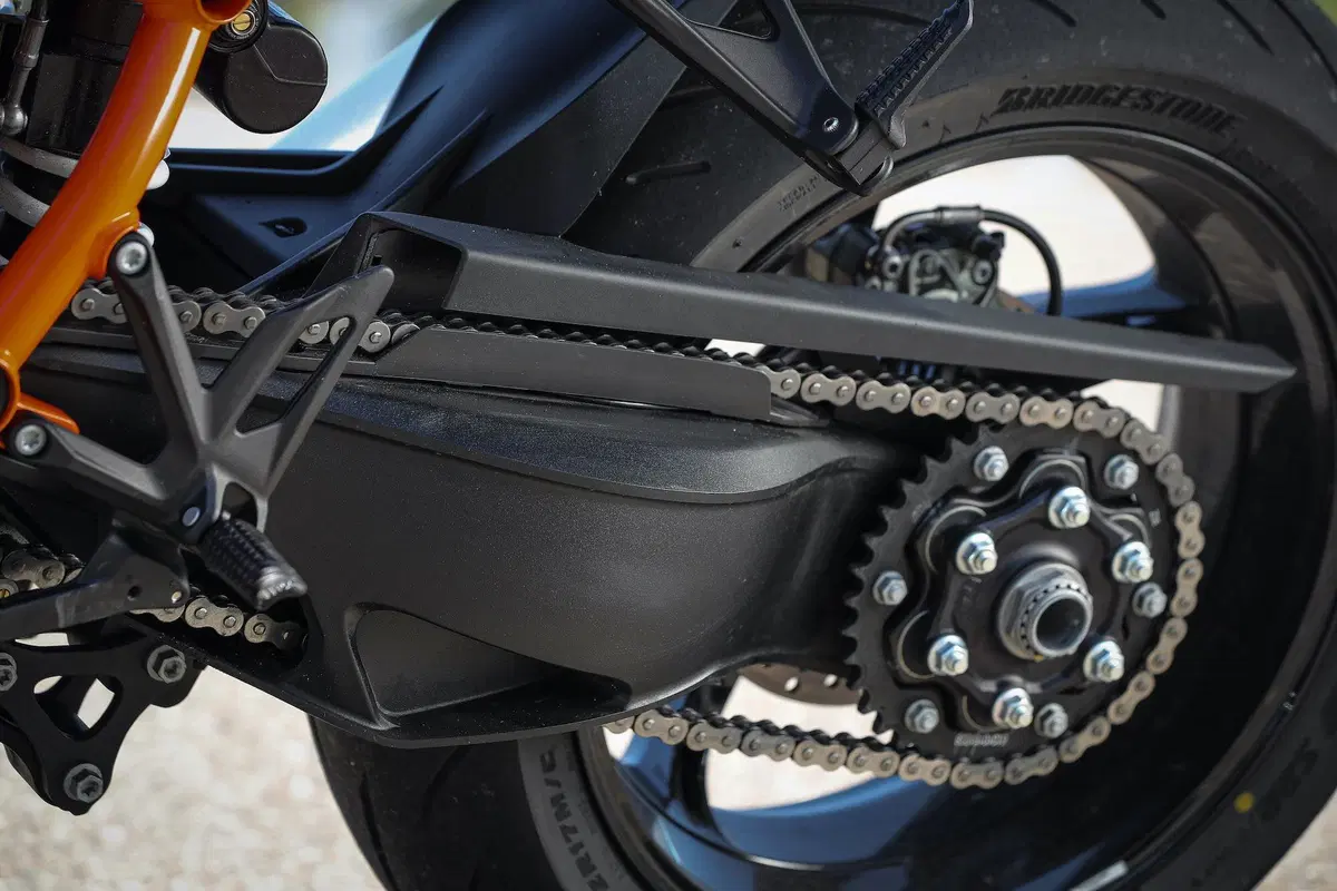 Ducati Streetfighter V4S vs. KTM SuperDuke 1290R. Scontro di titani (11)