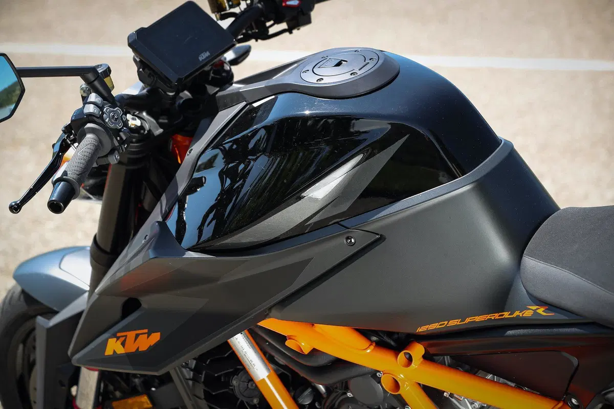 Ducati Streetfighter V4S vs. KTM SuperDuke 1290R. Scontro di titani (13)