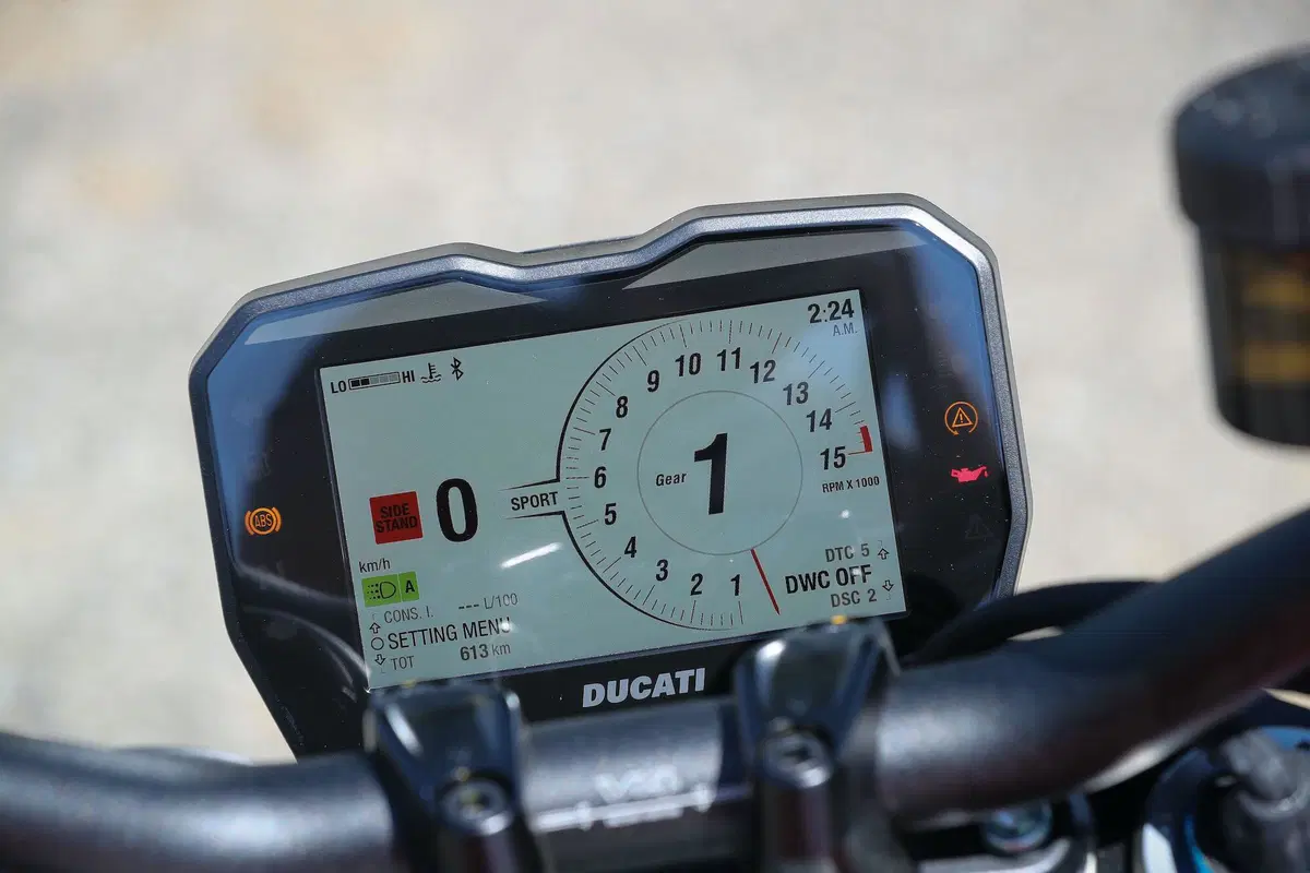 Ducati Streetfighter V4S vs. KTM SuperDuke 1290R. Scontro di titani (4)