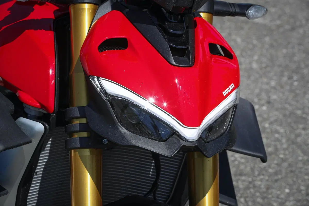 Ducati Streetfighter V4S vs. KTM SuperDuke 1290R. Scontro di titani (10)