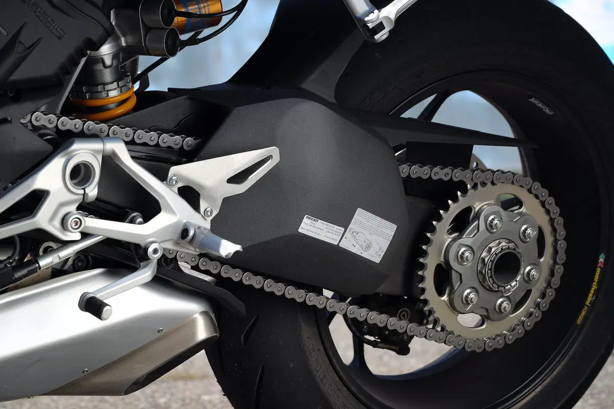Ducati Streetfighter V4S vs. KTM SuperDuke 1290R. Scontro di titani (11)