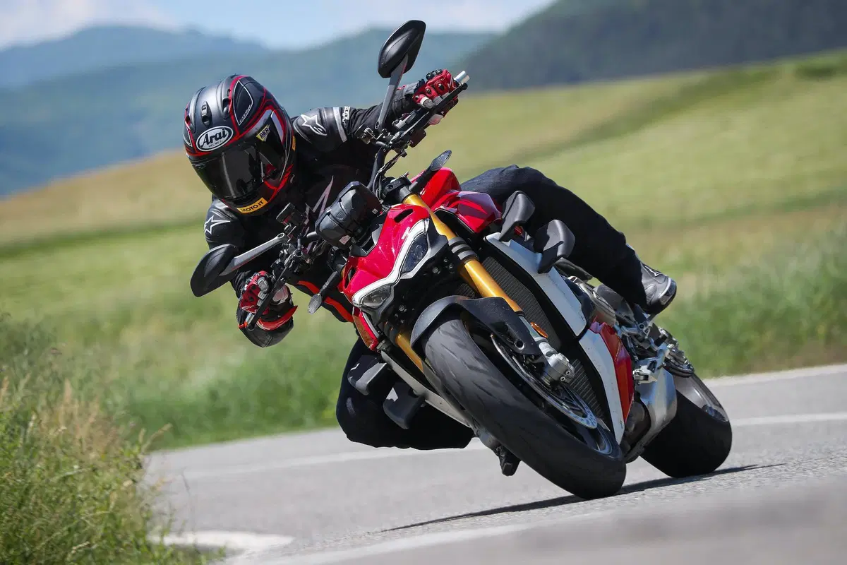 Ducati Streetfighter V4S vs. KTM SuperDuke 1290R. Scontro di titani (4)