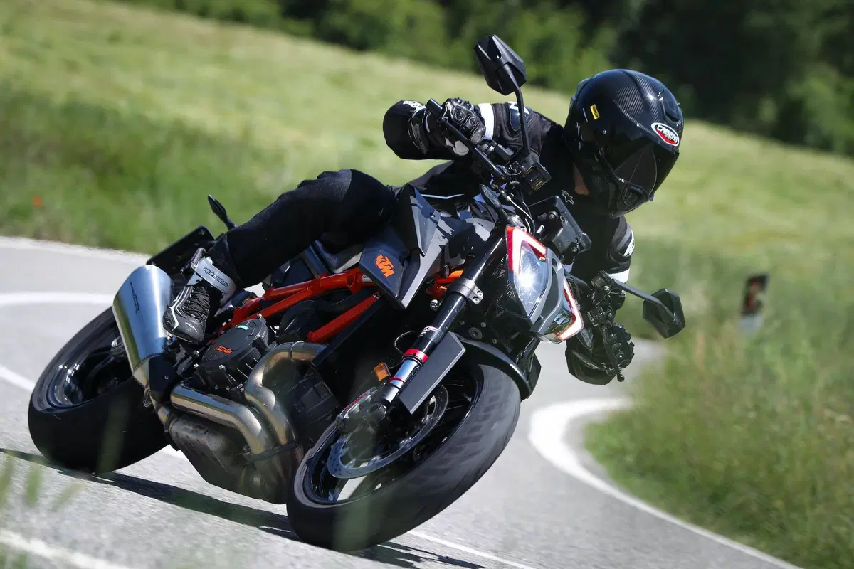 Ducati Streetfighter V4S vs. KTM SuperDuke 1290R. Scontro di titani (5)