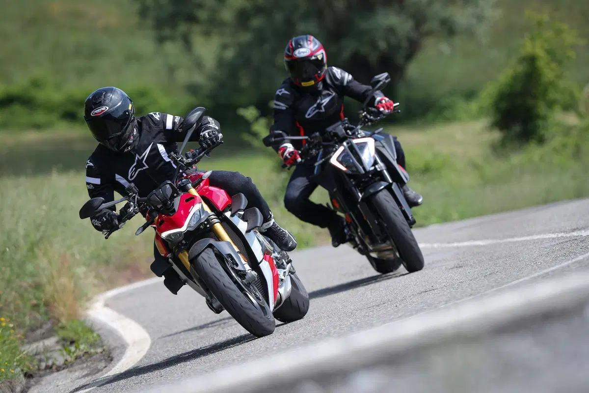 Ducati Streetfighter V4S vs. KTM SuperDuke 1290R. Scontro di titani (6)
