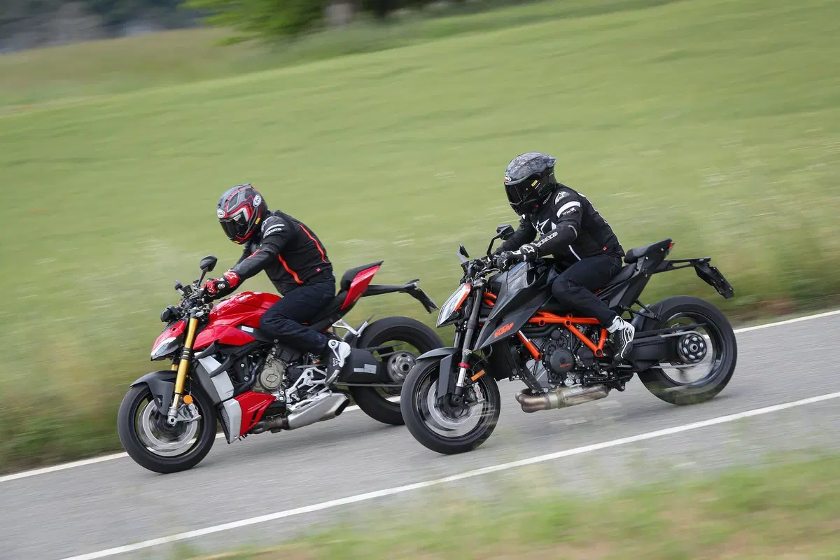 Ducati Streetfighter V4S vs. KTM SuperDuke 1290R. Scontro di titani (10)