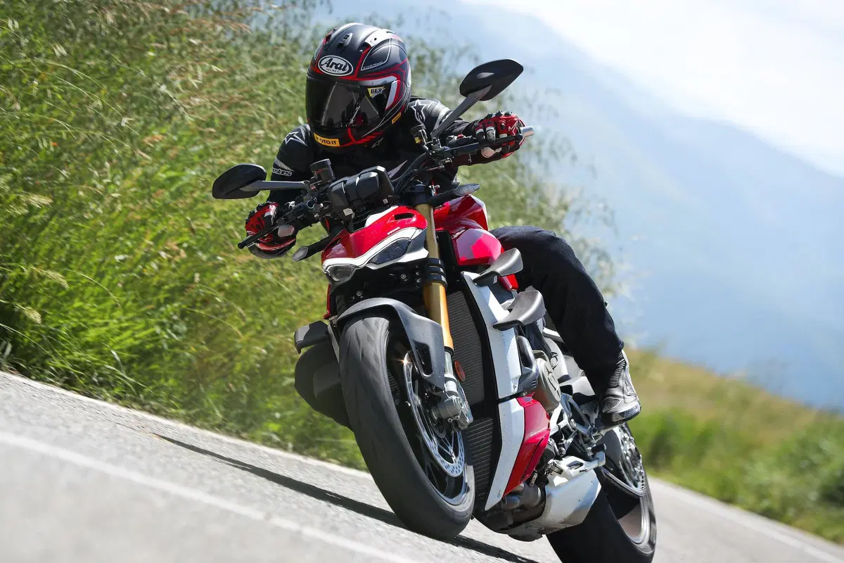 Ducati Streetfighter V4S vs. KTM SuperDuke 1290R. Scontro di titani (18)