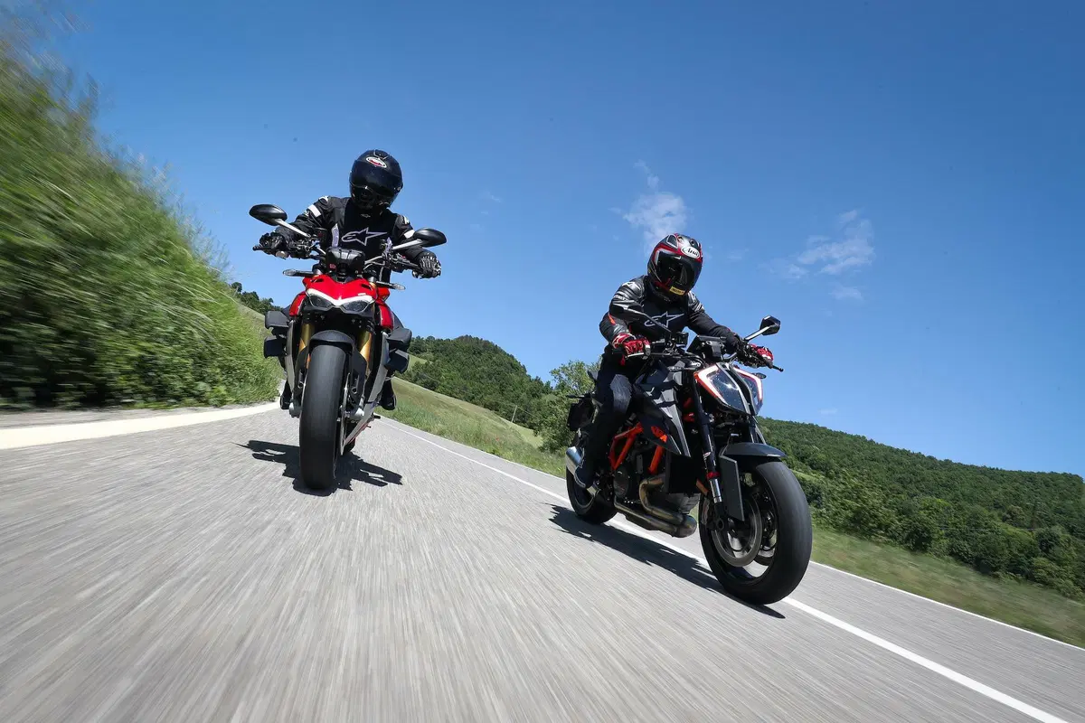 Ducati Streetfighter V4S vs. KTM SuperDuke 1290R. Scontro di titani (19)