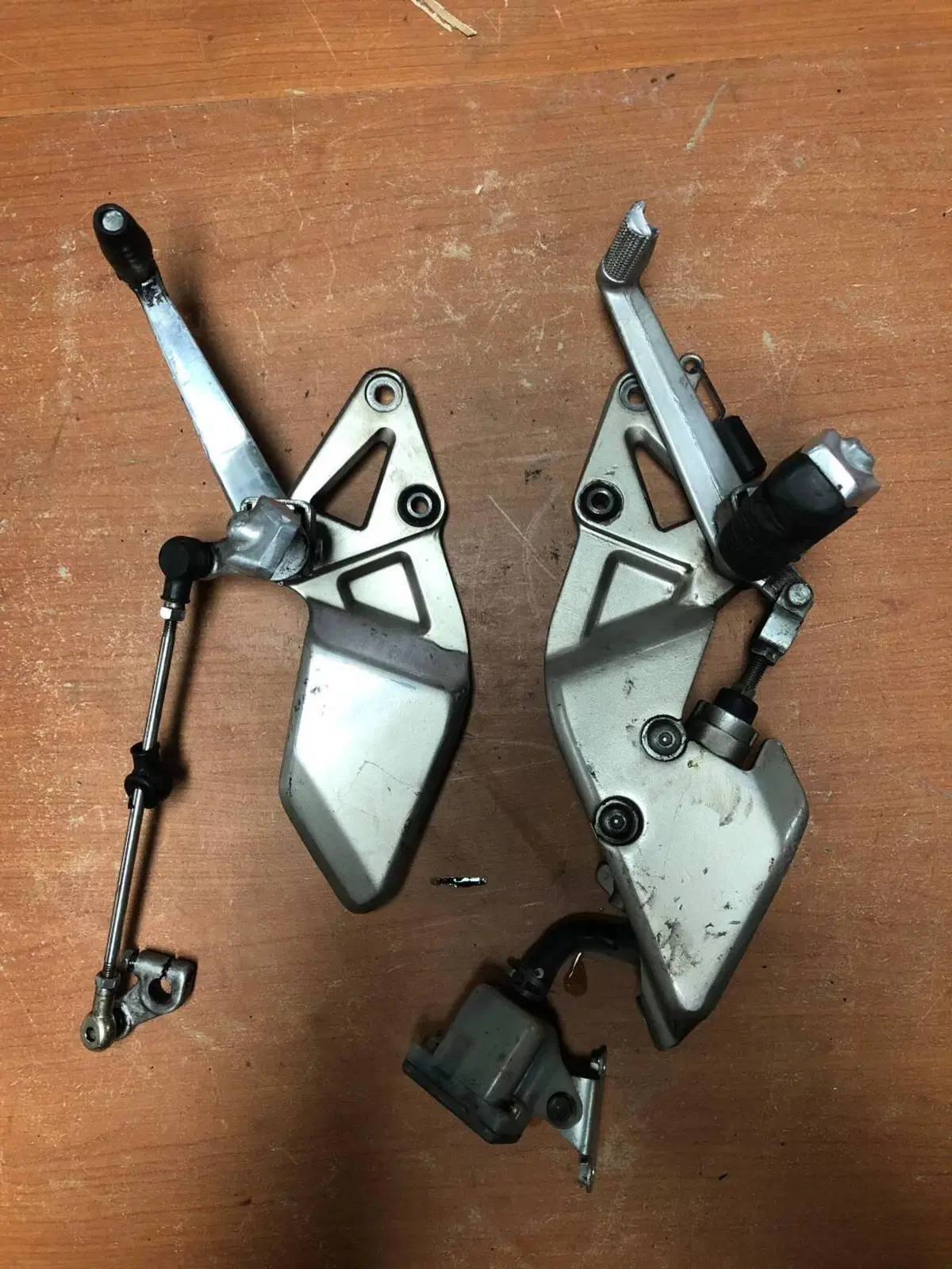 Coppia pedane anteriori Suzuki RF 600 R
