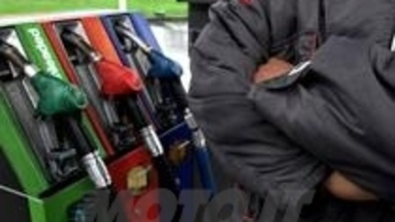 Benzina: continuano i rincari in vista di Ferragosto 