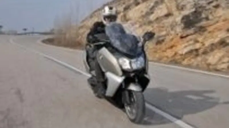 BMW e Husqvarna: le due ruote "tengono"