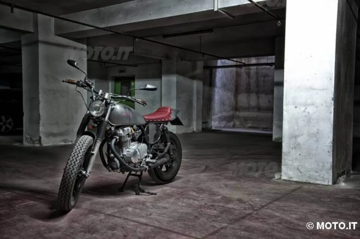 Le strane di Moto.it: Yamaha XS400 Flat Jap