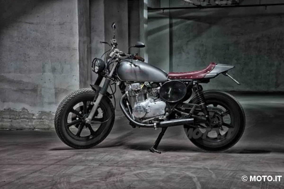 Le strane di Moto.it: Yamaha XS400 Flat Jap (5)