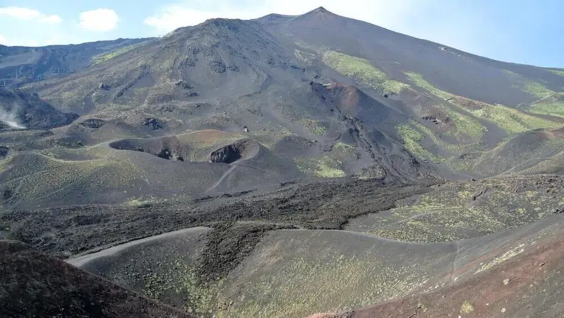 Viaggi e giri in moto, l'itinerario della settimana: da Nicolosi ai 2.000 dell'Etna