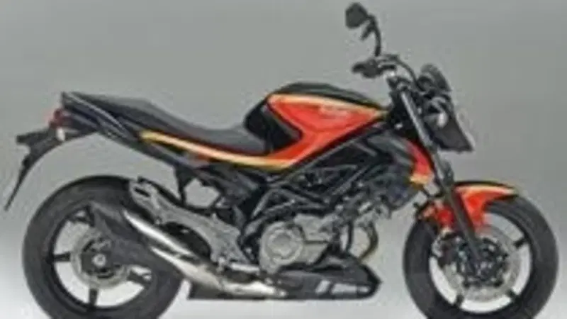 Suzuki Gladius, in UK una "Sheene Replica"