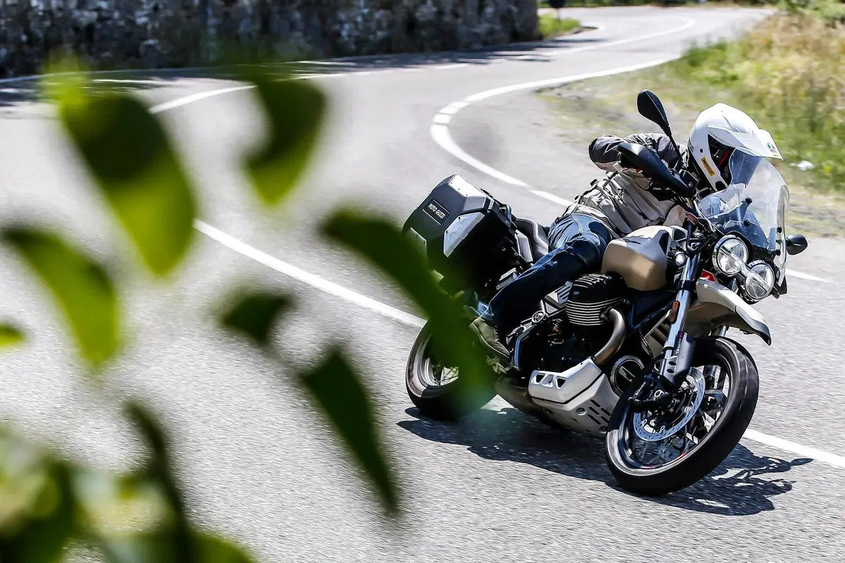 Moto Guzzi V85TT Travel TEST: godersi il viaggio! (7)