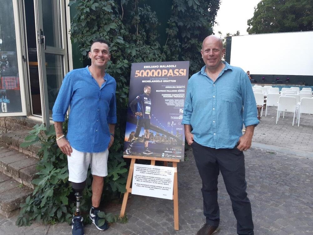 Emiliano Malagoli con il regista di &ldquo;50.000 passi&ldquo;, Michelangelo Gratton