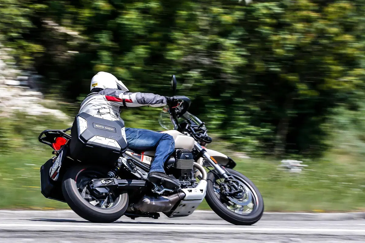 Moto Guzzi V85TT Travel TEST: godersi il viaggio! (10)