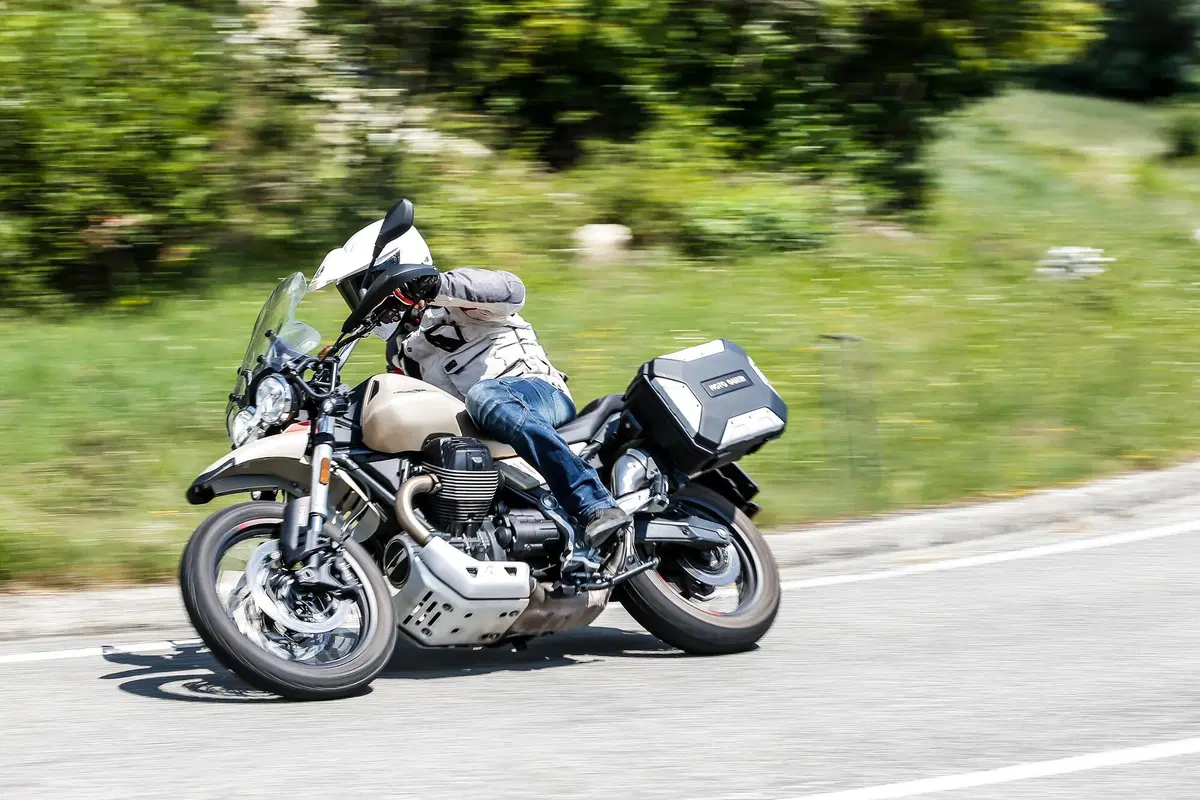 Moto Guzzi V85TT Travel TEST: godersi il viaggio! (11)