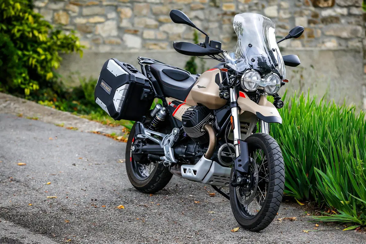 Moto Guzzi V85TT Travel TEST: godersi il viaggio!