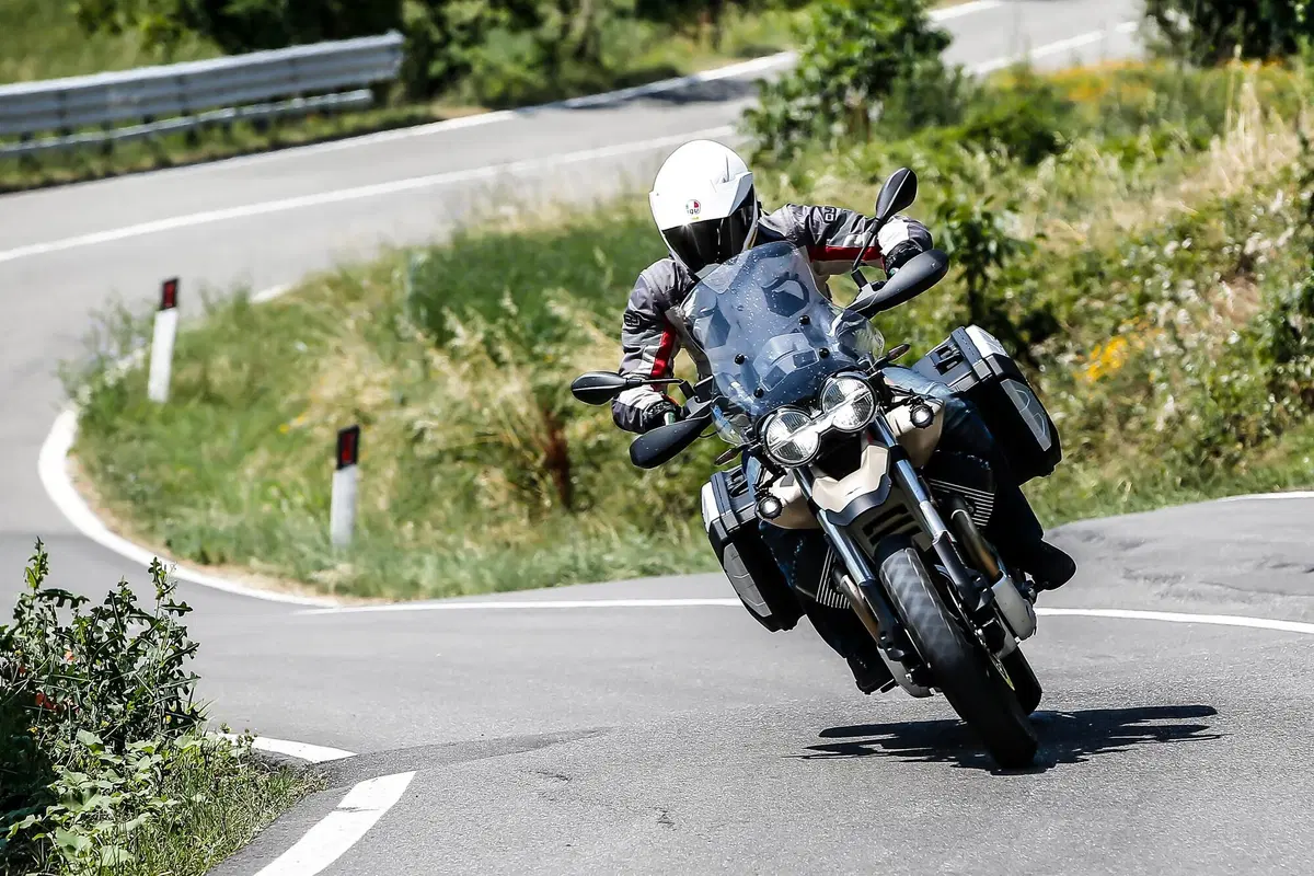 Moto Guzzi V85TT Travel TEST: godersi il viaggio! (7)