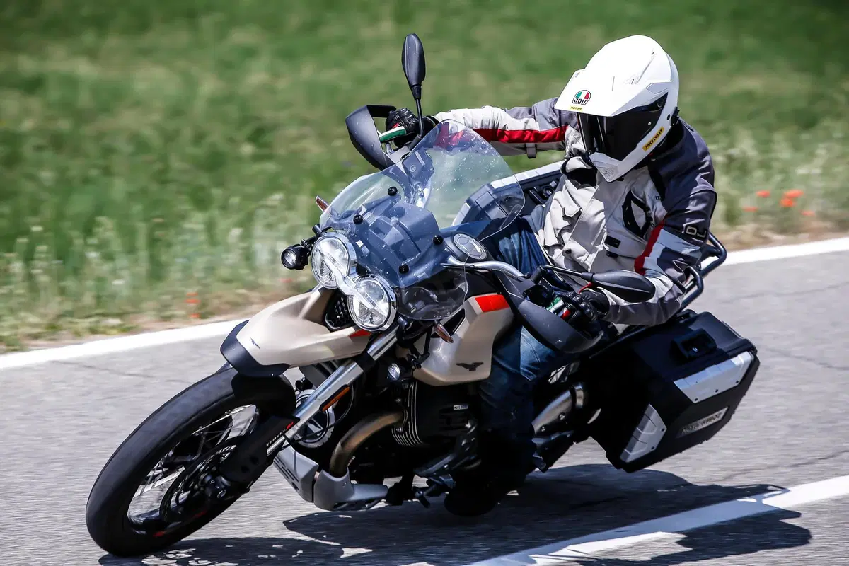 Moto Guzzi V85TT Travel TEST: godersi il viaggio! (9)