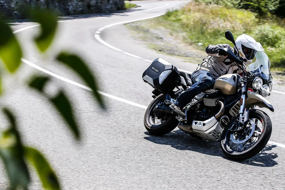 Moto Guzzi V85TT Travel TEST: godersi il viaggio! (12)