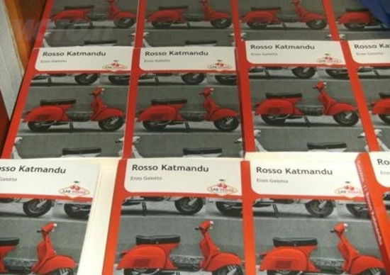 Rosso Katmandu, una Vespa per amica