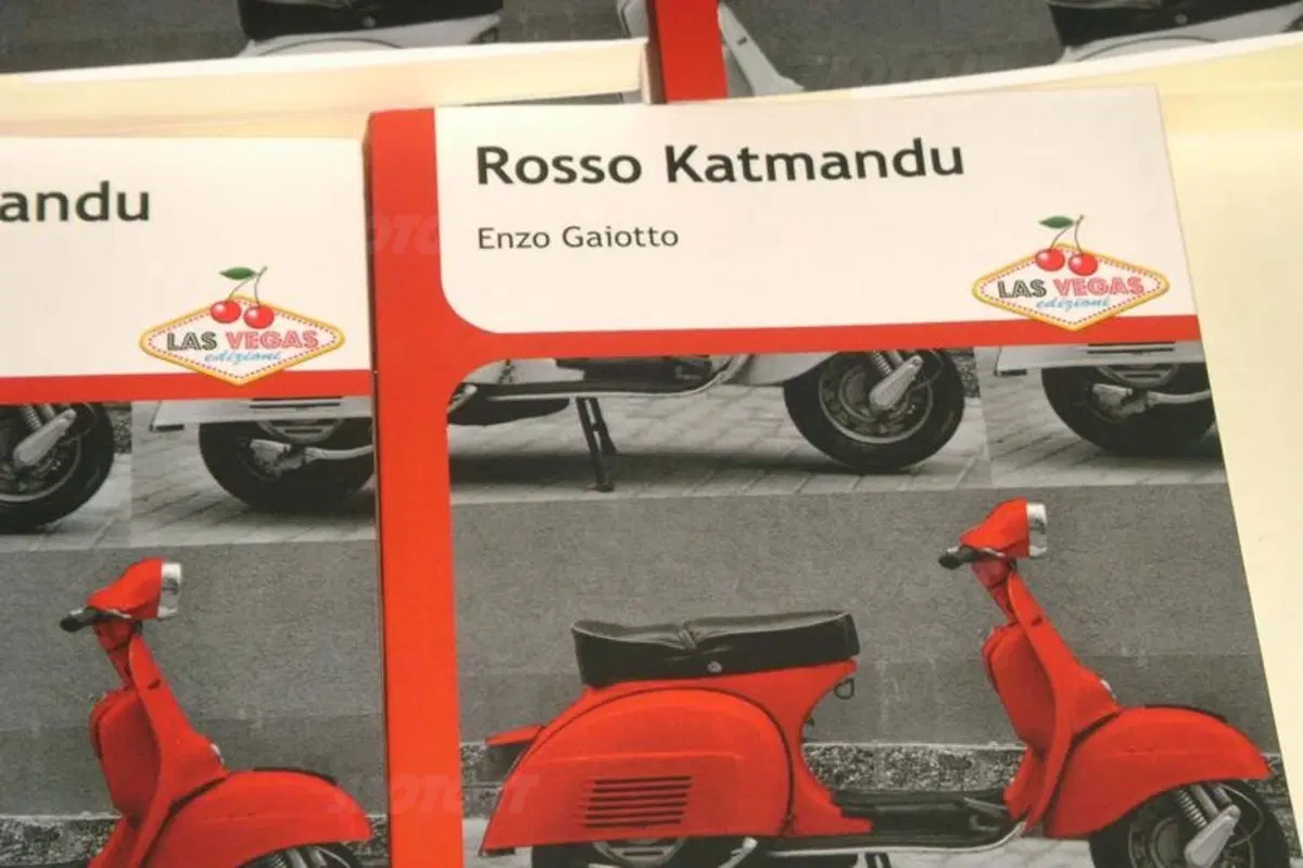 Rosso Katmandu, una Vespa per amica (2)