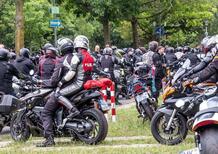 Decine di migliaia di motociclisti in piazza contro i divieti per le moto