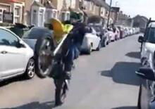 Impenna la moto al funerale di un biker. Un diciassettenne inglese rimane ucciso [VIDEO]