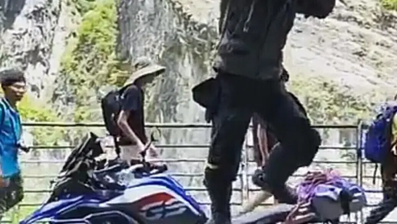 Figuraccia e moto a terra: la BMW GS non &egrave; un trampolino [VIDEO VIRALE]