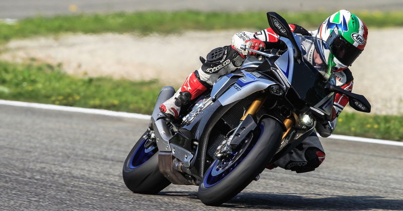 Yamaha YZF-R1, demo ride ai Metzeler Track Days