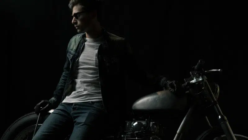 Il miglior abbigliamento uomo da moto per l'estate