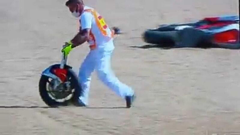 Moto2 a Jerez: Manzi perde letteralmente l&#039;anteriore, si &egrave; spezzato di netto [VIDEO]