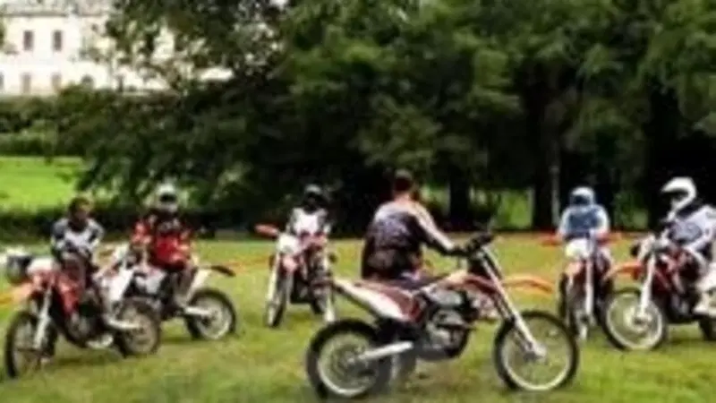KTM Race Camp, il corso da sogno dell'endurista al Castello Dal Pozzo