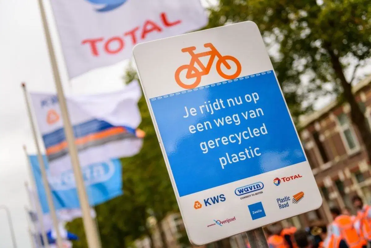 Plastic Road. La ciclabile in plastica riciclata debutta in Olanda (2)