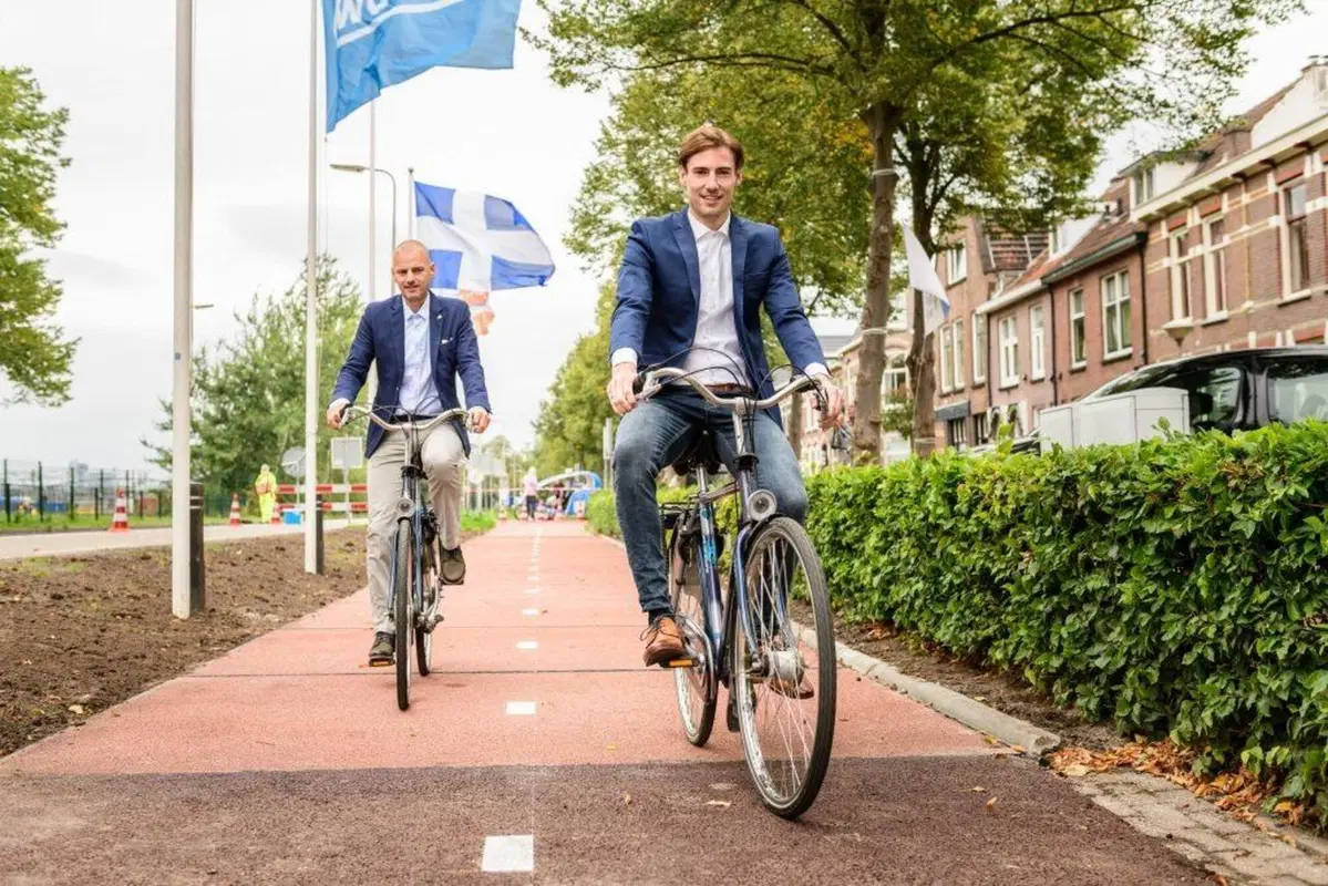 Plastic Road. La ciclabile in plastica riciclata debutta in Olanda