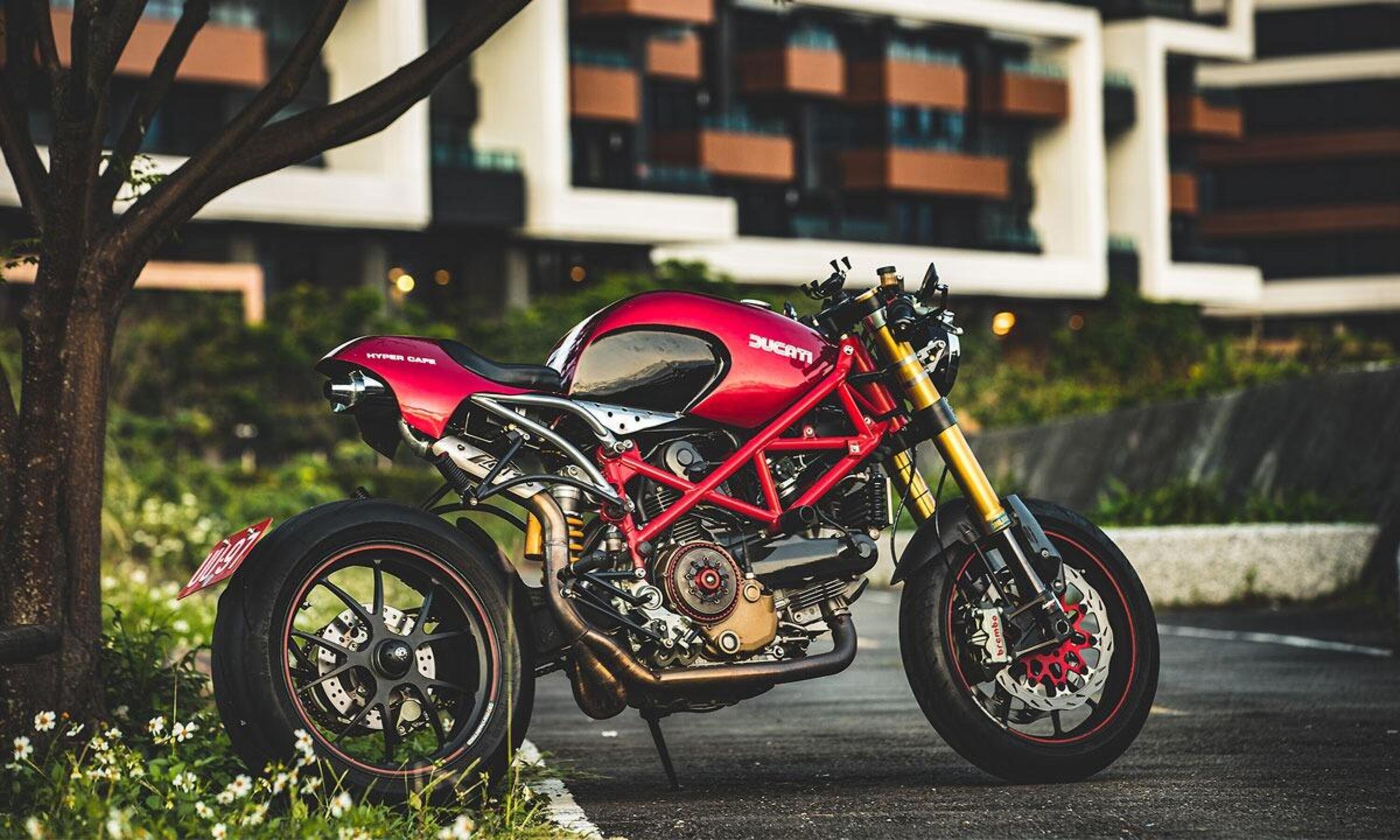 Ducati Hypermotard Caf&eacute; Racer