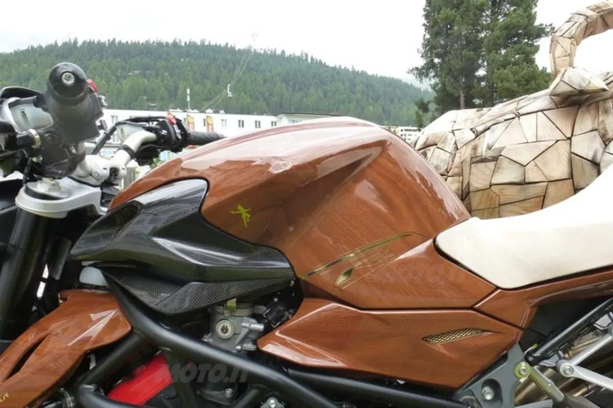 MV Agusta Brutale R California, la 1090R firmata Simone D’Auria  (2)