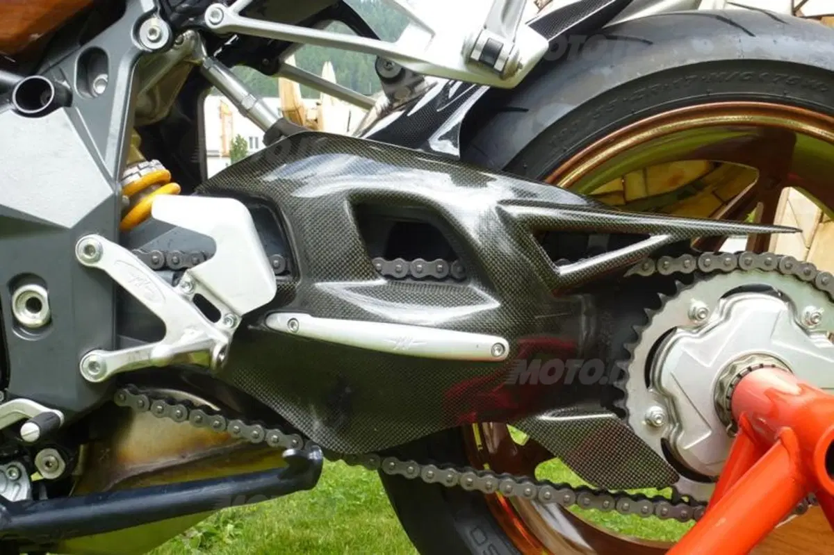 MV Agusta Brutale R California, la 1090R firmata Simone D’Auria  (9)