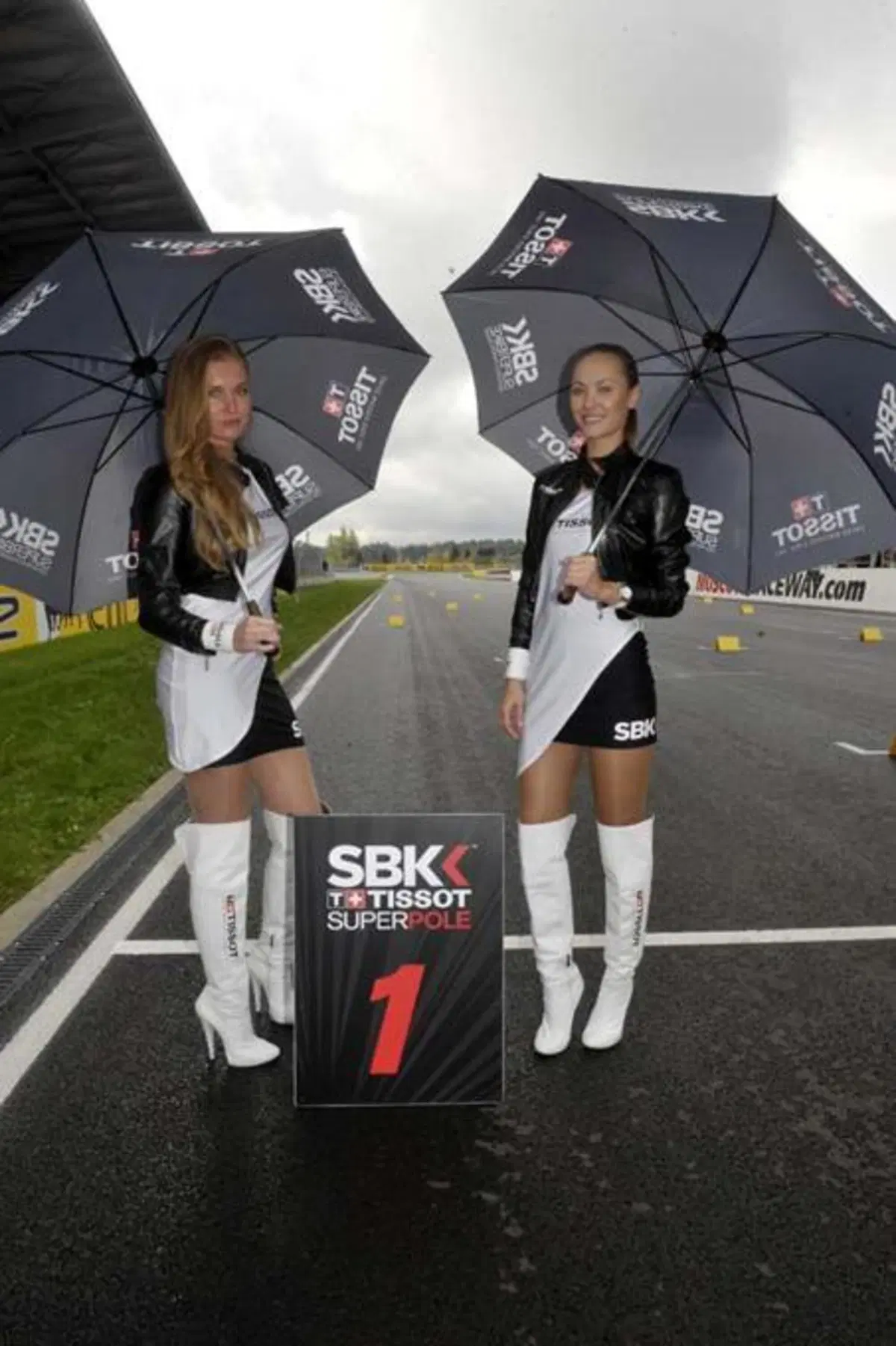 Superbike, le ombrelline del GP di Mosca (12)