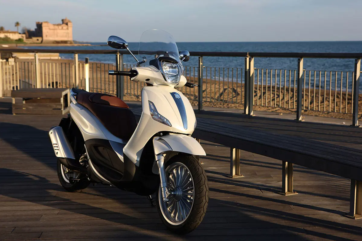 Piaggio Beverly 300 Beverly 300 i.e. ABS-ASR (2016 - 20) (2)