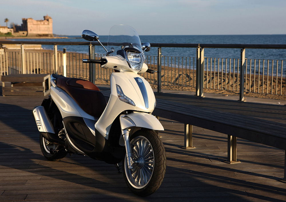 Piaggio Beverly 300 i.e. ABS-ASR (2016 - 20) (2)