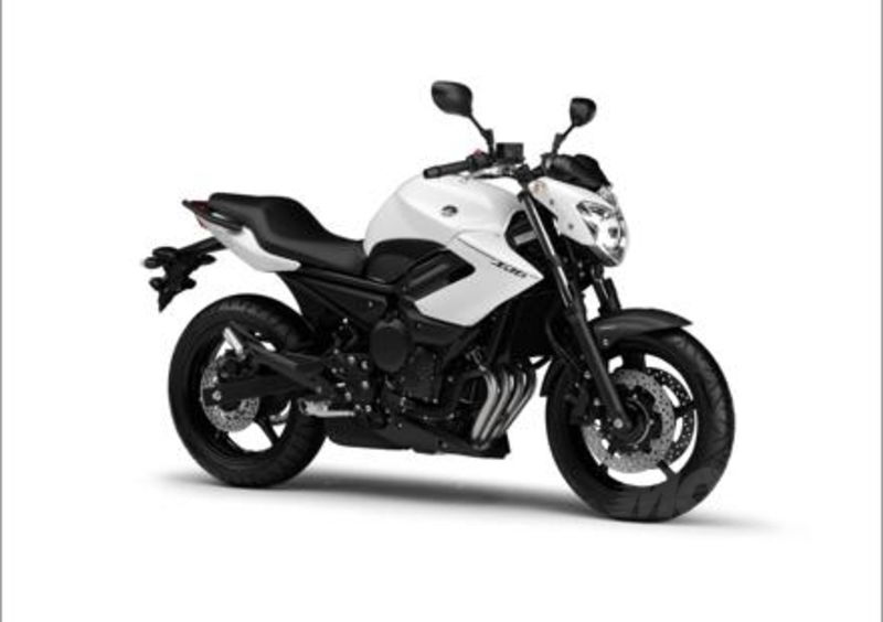 Yamaha XJ6, un restyling per il 2013