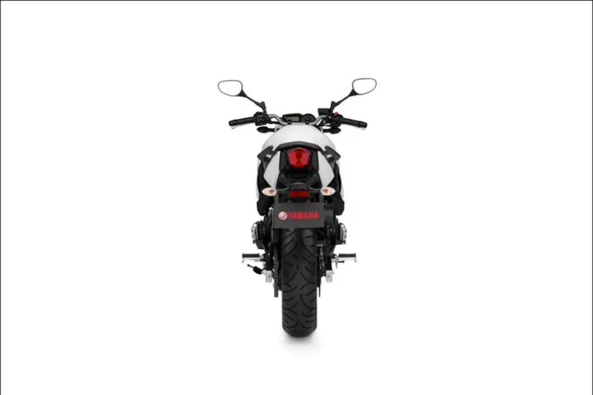 Yamaha XJ6, un restyling per il 2013 (6)