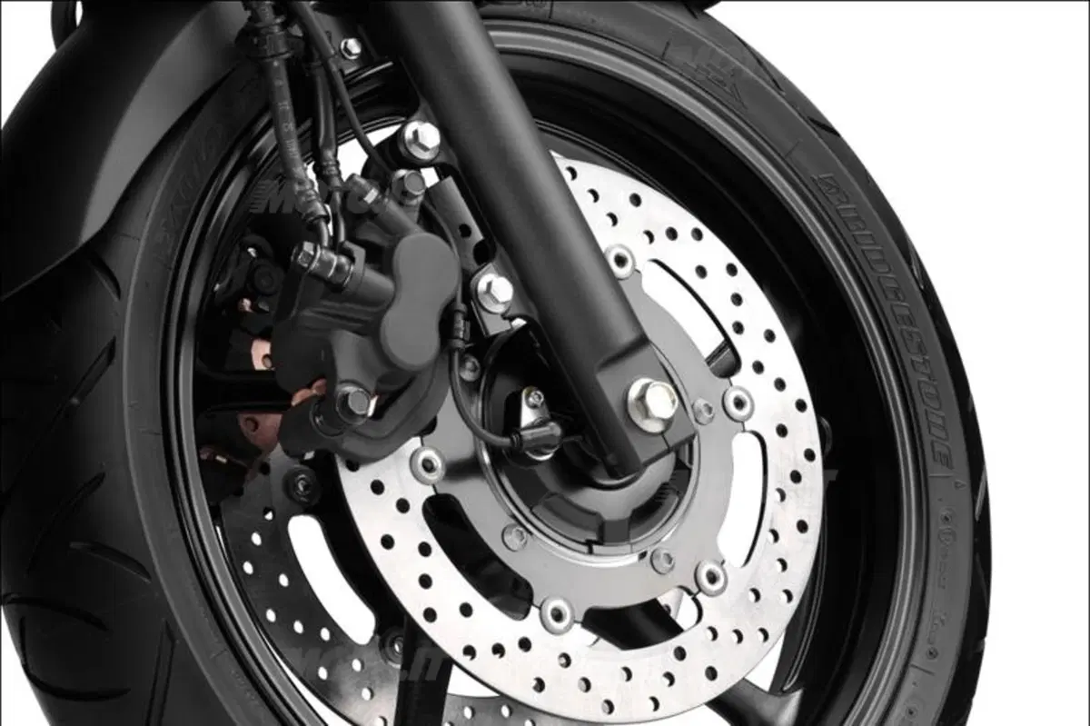 Yamaha XJ6, un restyling per il 2013 (15)