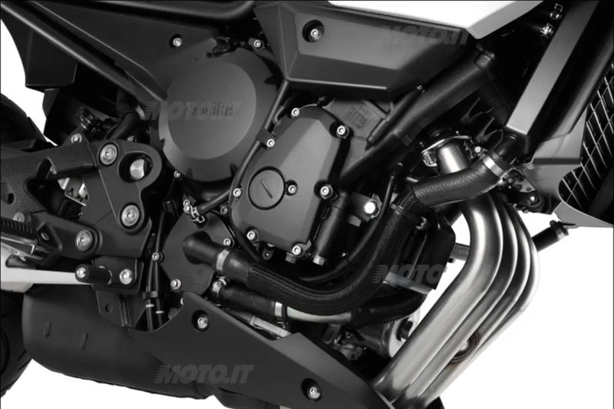 Yamaha XJ6, un restyling per il 2013 (16)